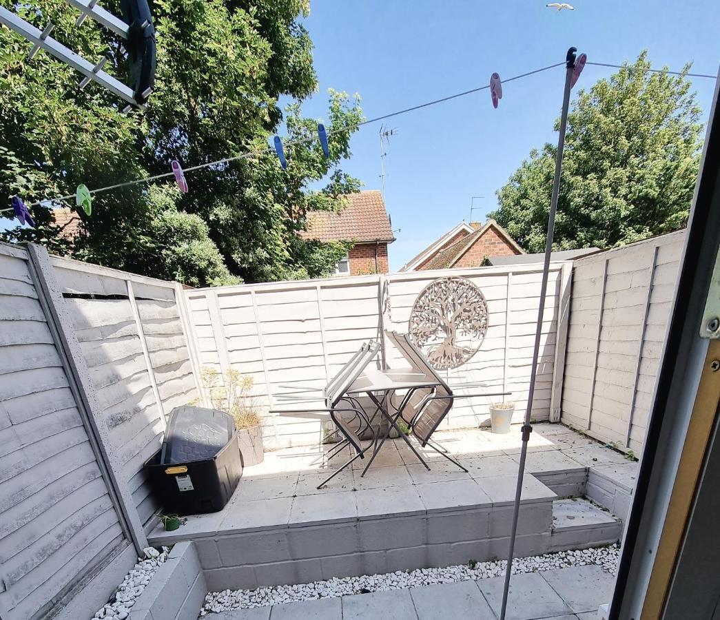 Entire Apartment With Sun Filled Private Garden Margate Exteriér fotografie